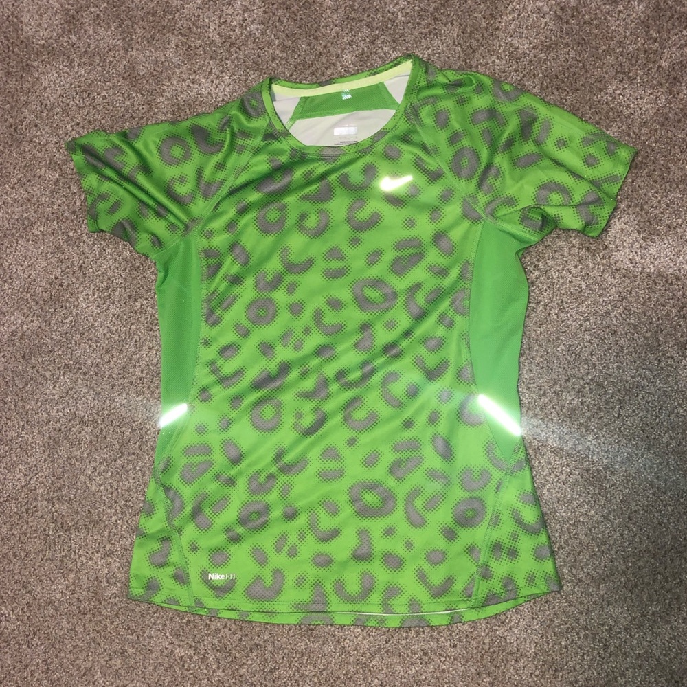 Nike fit workout top